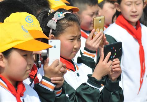 Primary Secondary School Students Banned From Bringing Mobile Phones