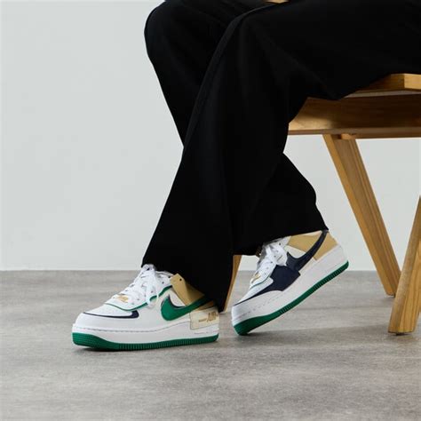 NIKE AIR FORCE 1 SHADOW WHITE/GREEN - SNEAKERS WOMEN | Courir.com