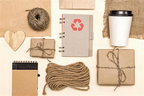 Productos Hechos De Papel Kraft Reciclado Y Madera Paquetes Libreta Taza De Café Desechable