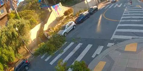 Video Conductor Volc Un Coche Por Escaleras En Callej N De San