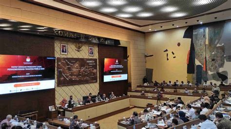 Kpu Tegaskan Kepada Caleg Terpilih Maju Pilkada 2024 Dilantik Atau