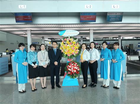 VIAGS TAN SON NHAT CONGRATULATED KOREAN AIR ON THE NATIONAL DAY OF