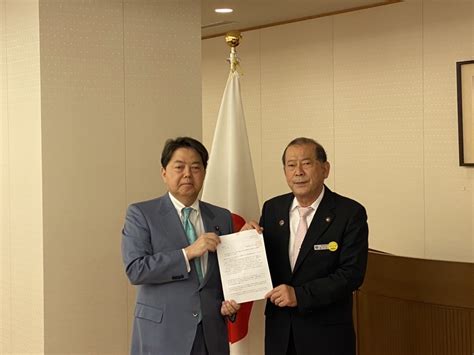 普天間飛行場の一日も早い閉鎖・返還及び速やかな運用停止の実現並びに基地跡地利用の推進について要請を行いました。／宜野湾市