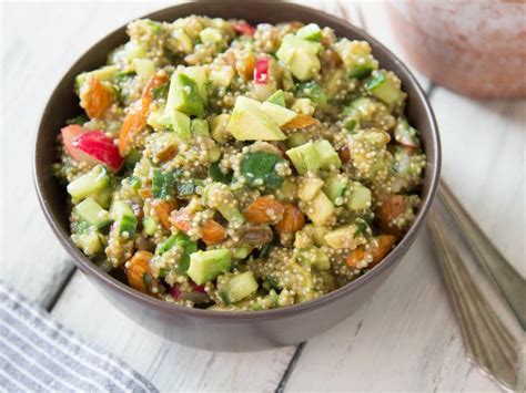 Quinoa Salat mit Avocado und Radieschen Salmon Quinoa, Quinoa Kale ...