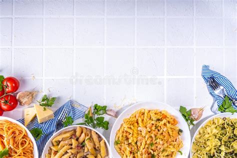 Conjunto De Pastas Con Salsas Diferentes Imagen De Archivo Imagen De