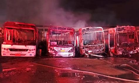 Cuatro buses de transporte público se incendiaron en la vía a Daule