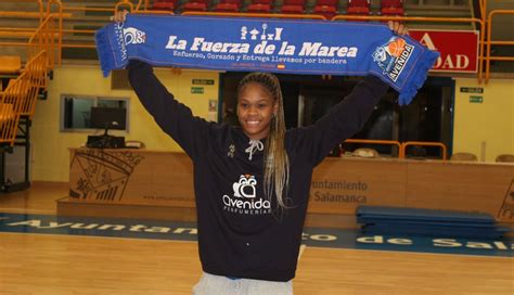 Moriah Jefferson llega a Perfumerías Avenida dispuesta a encender el