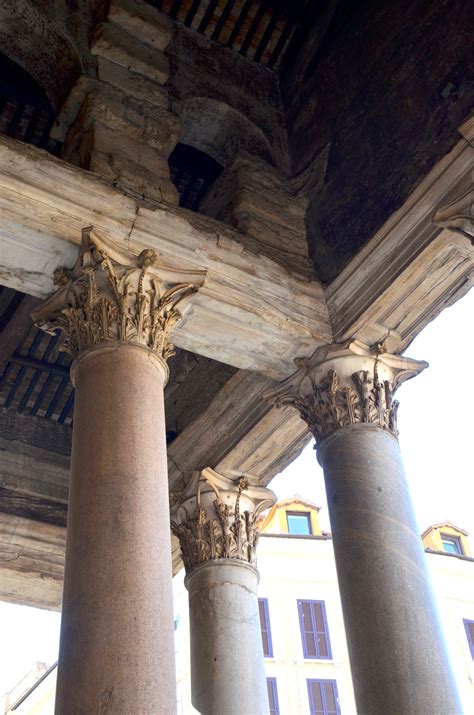 Panthéon Rome Le Portique De Façade Comporte 16 Colonnes