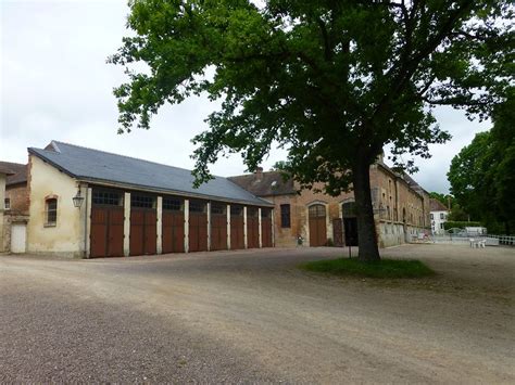 Cour Historique Des Haras Du Pin Haras Du Pin Le Pin Au Haras