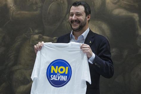 L Epic Fail Di Salvini Che Legge I Libri Del Futuro Giornalettismo