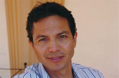 Бенджамин Брэтт - смотреть фильмы и сериалы онлайн