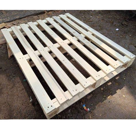 Rectangular 2 Way Wooden Pallet at 700 piece ट व वडन पलट in