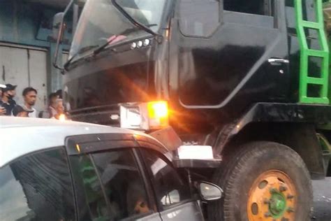 Kecelakaaan Purwokerto Hari Ini Tabrakan Beruntun Truk Peti Kemas Di