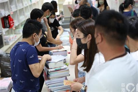 實體書店接連倒閉，為什麼新華書店卻屹立不倒？它靠什麼盈利的？ 每日頭條