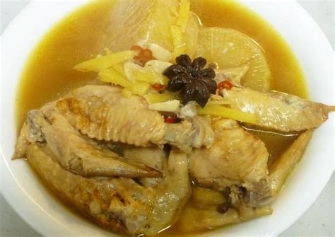 Chinese Style Simmered Chicken Wings And Daikon Radish With Star Anise