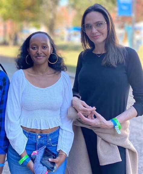 Angelina Jolie hits Spelman Univeristy campus with her 17 yr old ...