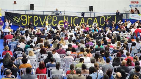 Justiça considera ilegal greve dos professores estaduais e os manda