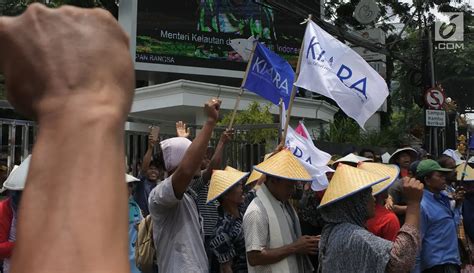 FOTO Massa Kiara Unjuk Rasa Di Depan Gedung Kementerian Kelautan Dan