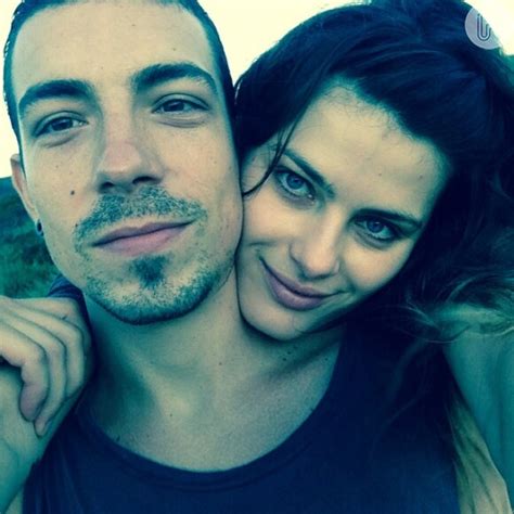 Foto Isabelli Fontana E Di Ferreiro Est O Usando Alian A De