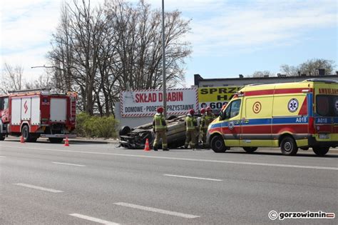 Dachowanie Bmw Na Trasie Nadwarcia Skiej Zdj Cia