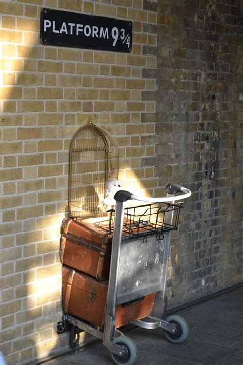 Platform 9 3/4 by noemiluisa on DeviantArt