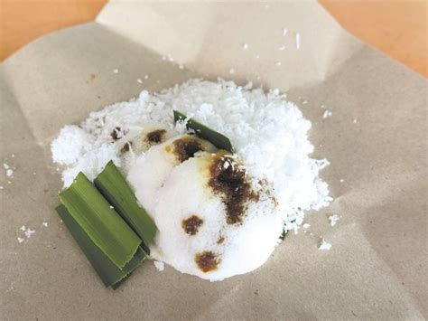 14 Places To Eat Local Desserts in Singapore