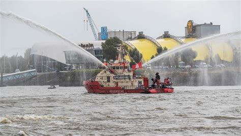 Tag Eins Einlaufparade Beim Hafengeburtstag NDR De Nachrichten