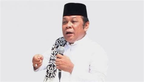 kisah kh zainuddin mz serahkah amplop honor  masjid islampos