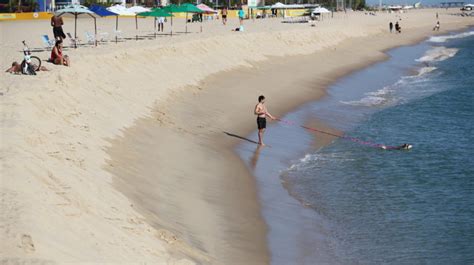 Metade dos trechos de praia em Fortaleza estão impróprios para banho