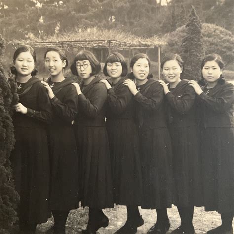 Yahooオークション 古写真 1937年卒業 女学生 福岡女学校 セーラー