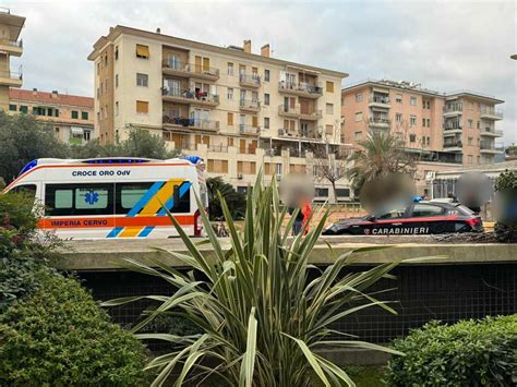 Imperia Giovane Accoltellato E Rapinato Ai Giardini Toscanini