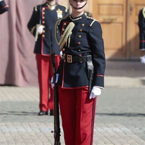 La Princesa Leonor Con El Uniforme De Gala Del Ej Rcito De Tierra Y