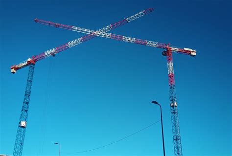 Assistedile Deploys Two Raimondi Flat Top Tower Cranes For New