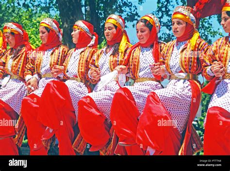 Costumes Traditionnels Turcs Banque De Photographies Et Dimages