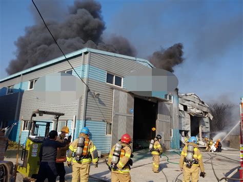 부산 강서구 스티커 제조공장서 불대응 1단계 발령 진화중 연합뉴스