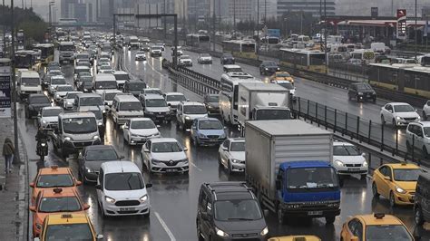 İstanbul da trafik yoğunluğu yüzde 70 i geçti