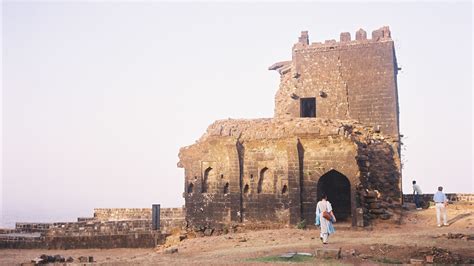 Discover India's Biggest Forts: Historical Marvels Worth Visiting