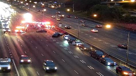 Traffic On I 85 Southbound At Peachtree Road Multi Car Crash 11alive