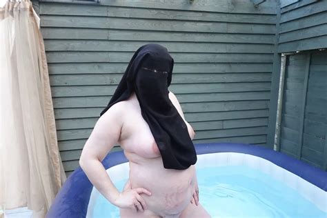 Niqab Nude In Hot Tub Pics XHamster