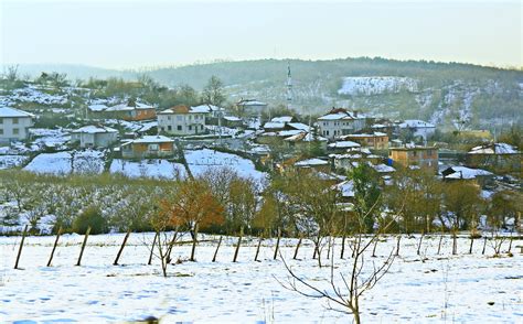 ORADA BİR KÖY VAR UZAKTA