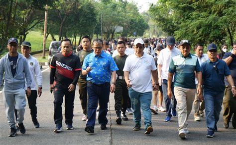 Peringati Hut Ke Unand Gelar Jalan Sehat Dan Senam Masal