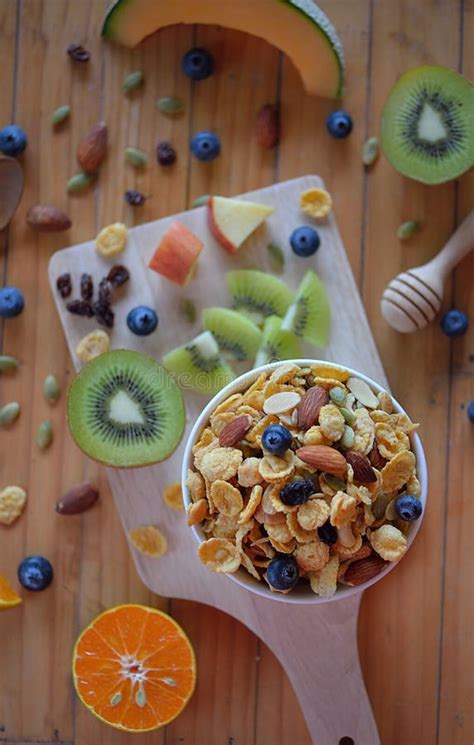 Healthy Breakfast with Cereal and Fruit Stock Image - Image of ...