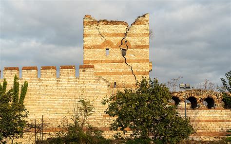 Walls of Constantinople: a vast open-air monument of history