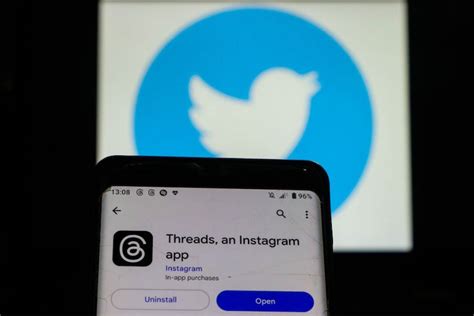 Twitter Blocks Links To Threads As Traffic Drops