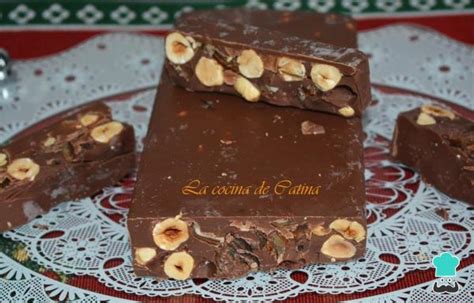 Turrón de chocolate con leche y avellanas Perfecto para Navidad