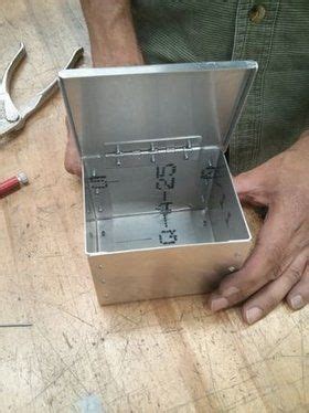 A Riveted Metal Box With Lid Metalen Projecten Metaalkunst