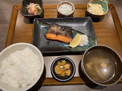 札幌 赤目のおやじのサーモン西京焼き定食 旅・食べ歩き、ときどきクッキング