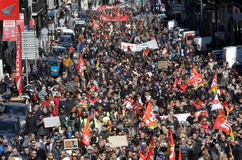 Francja Strajki Manifestacje I Macron Z Okienkiem Na Reformy