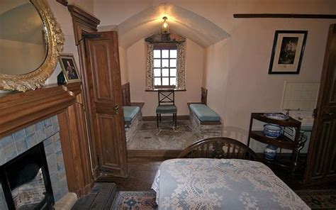 Eilean Donan Castle Bedroom | Castle bedroom, Castles interior, Eilean ...