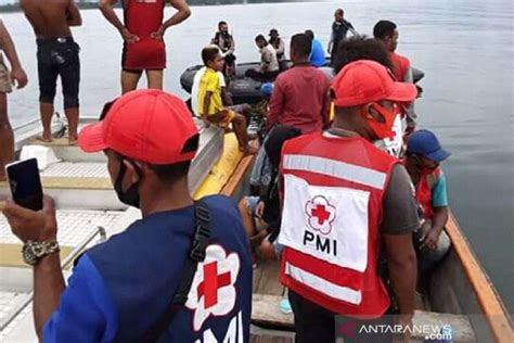 Pmi Bantu Evakuasi Pesawat Jatuh Di Danau Sentani Papua Antara News